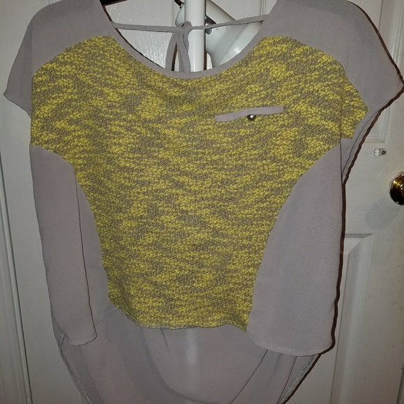 Gray/Yellow Top - Picture 1 of 3
